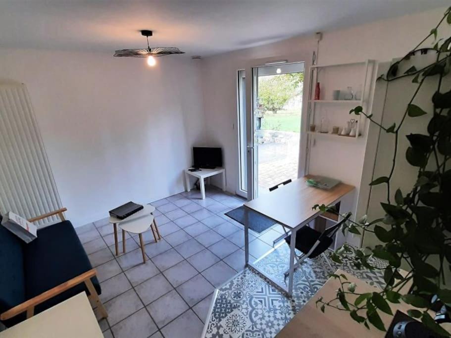 Gite "Le Temps D'Une Pause" Terrasse Et Piscine Coubon Luaran gambar